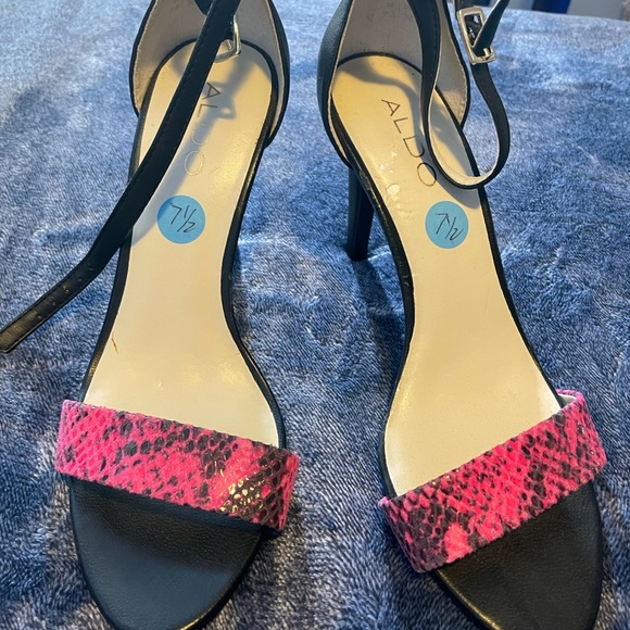 Beautiful high heels with a Hot print, never worn, Aldo 7 1/2 size - Picture 4 of 6